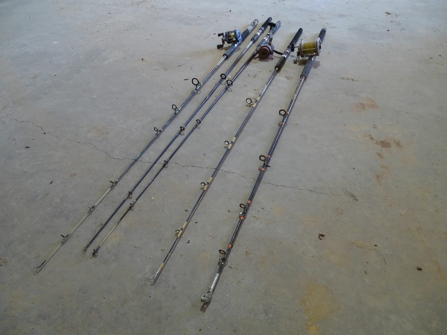 Lot 076 - 5 assorted fishing rods & 3 reels.