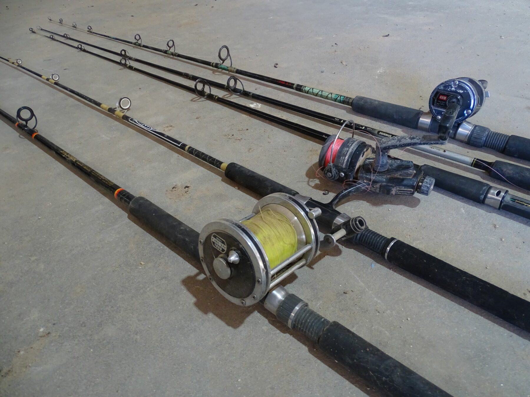 Lot 076 - 5 assorted fishing rods & 3 reels.