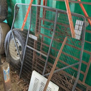 Cargo barrier suit troupie